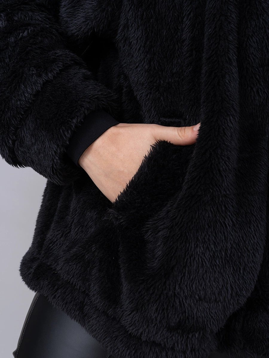 Abrigo de Peluche Negro - ABRIGO de La Matier