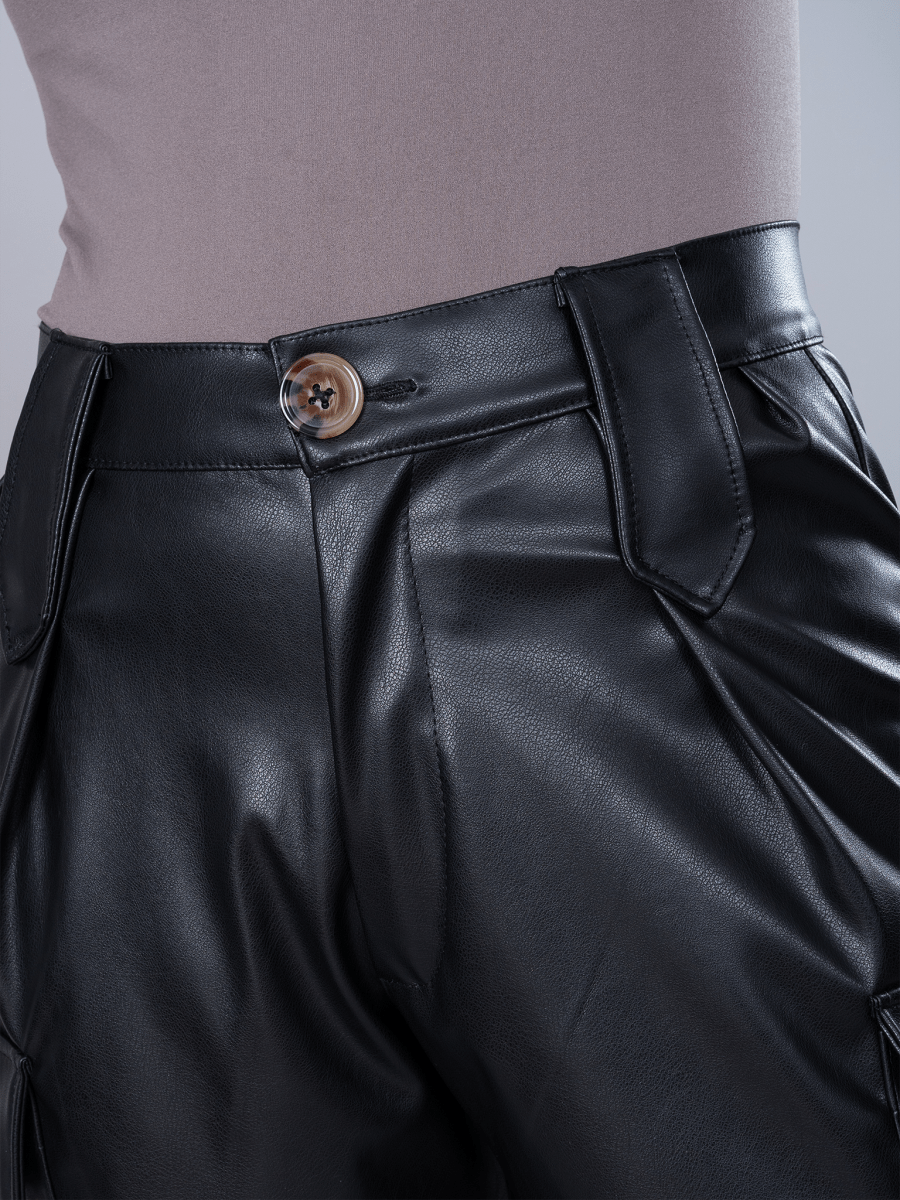 Cargo Efecto Piel Nathalia Negro - Pantalon de La Matier