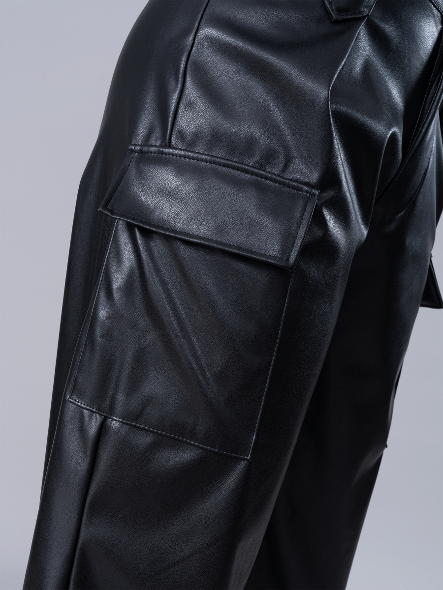Cargo Efecto Piel Nathalia Negro - Pantalon de La Matier