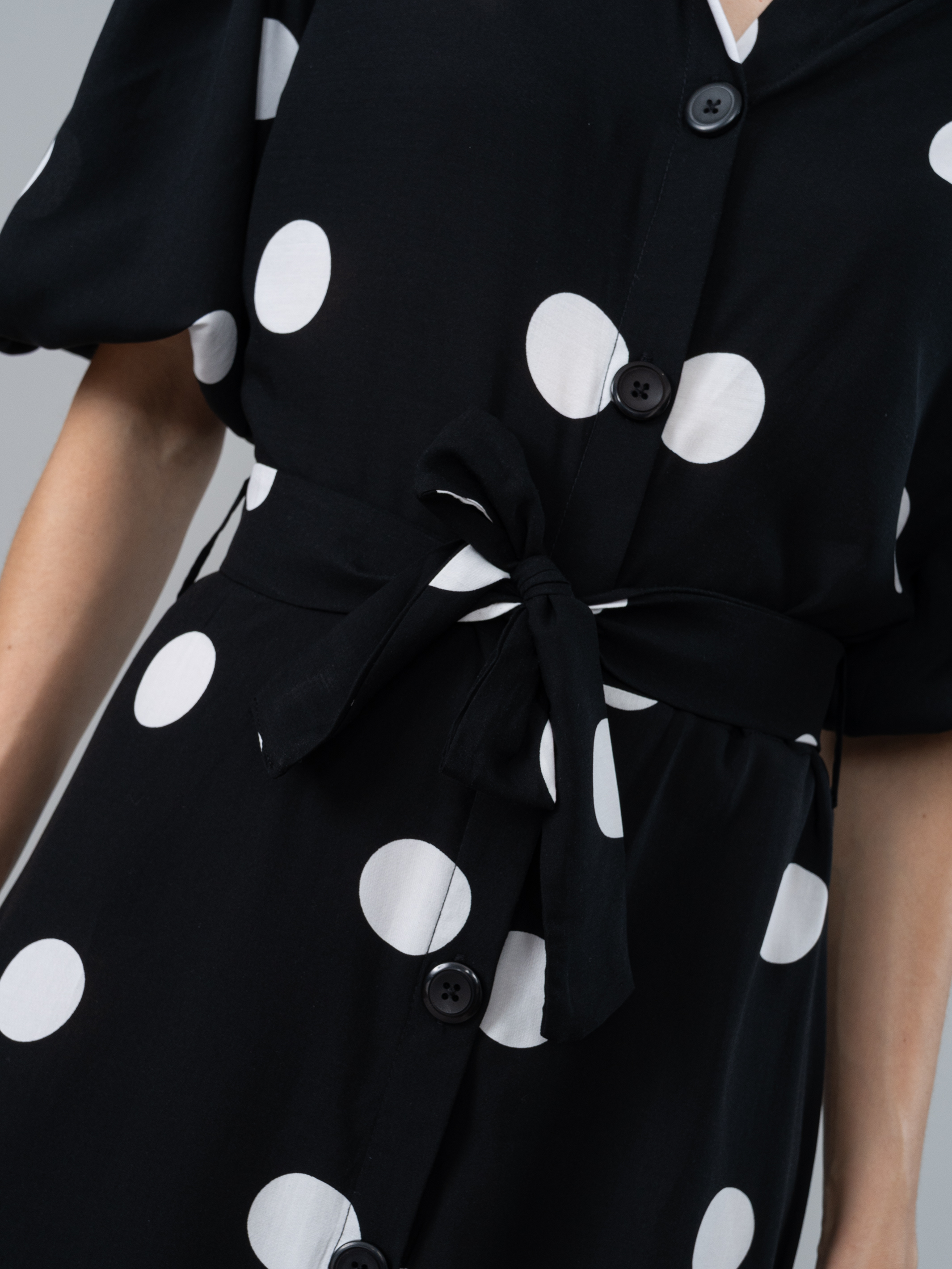 Vestido Tatiana Polka Dots Negro en Chalis