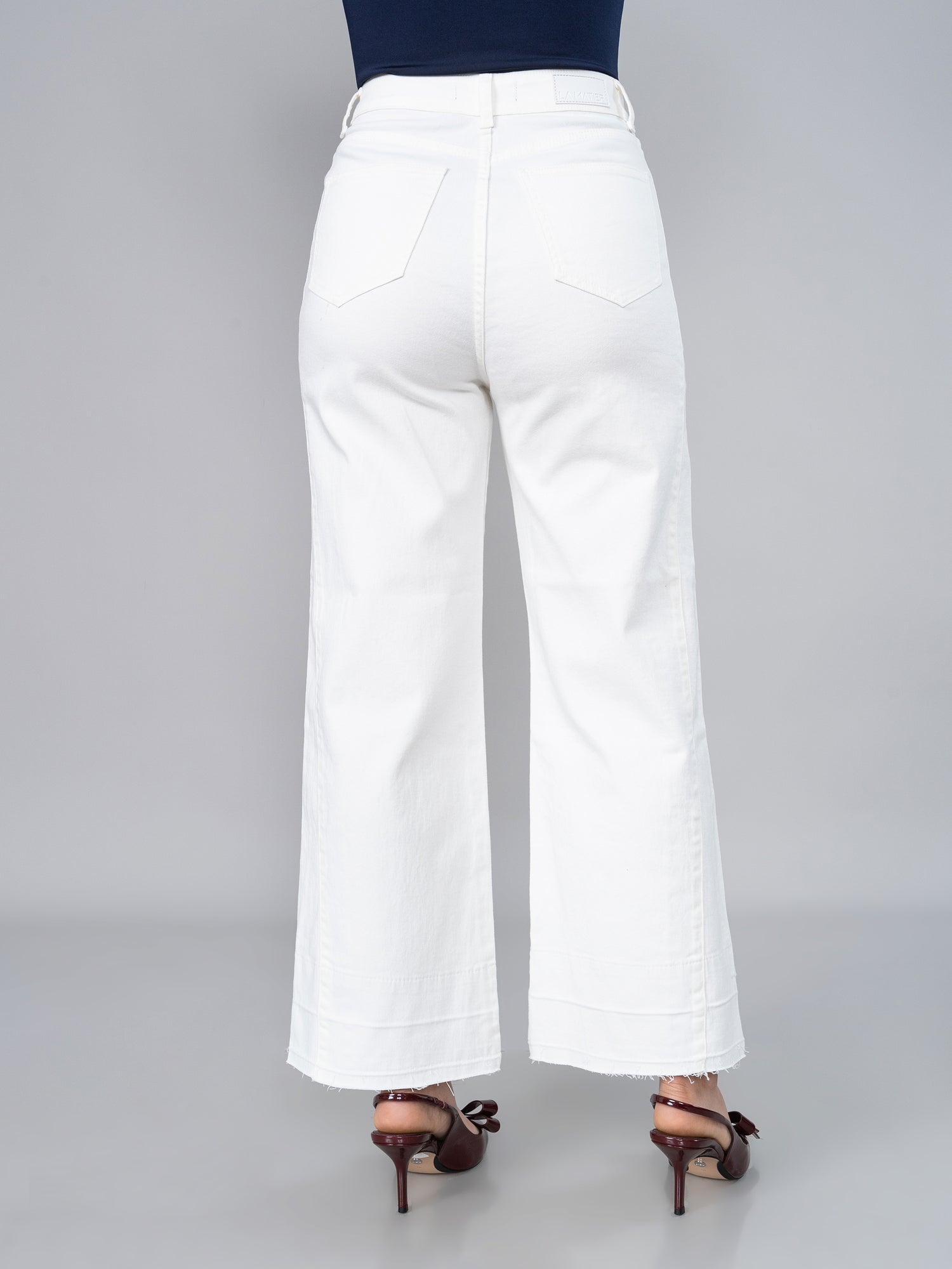 PARTE DE ATRÁS DE JEAN DENIM BLANCO DE MUJER