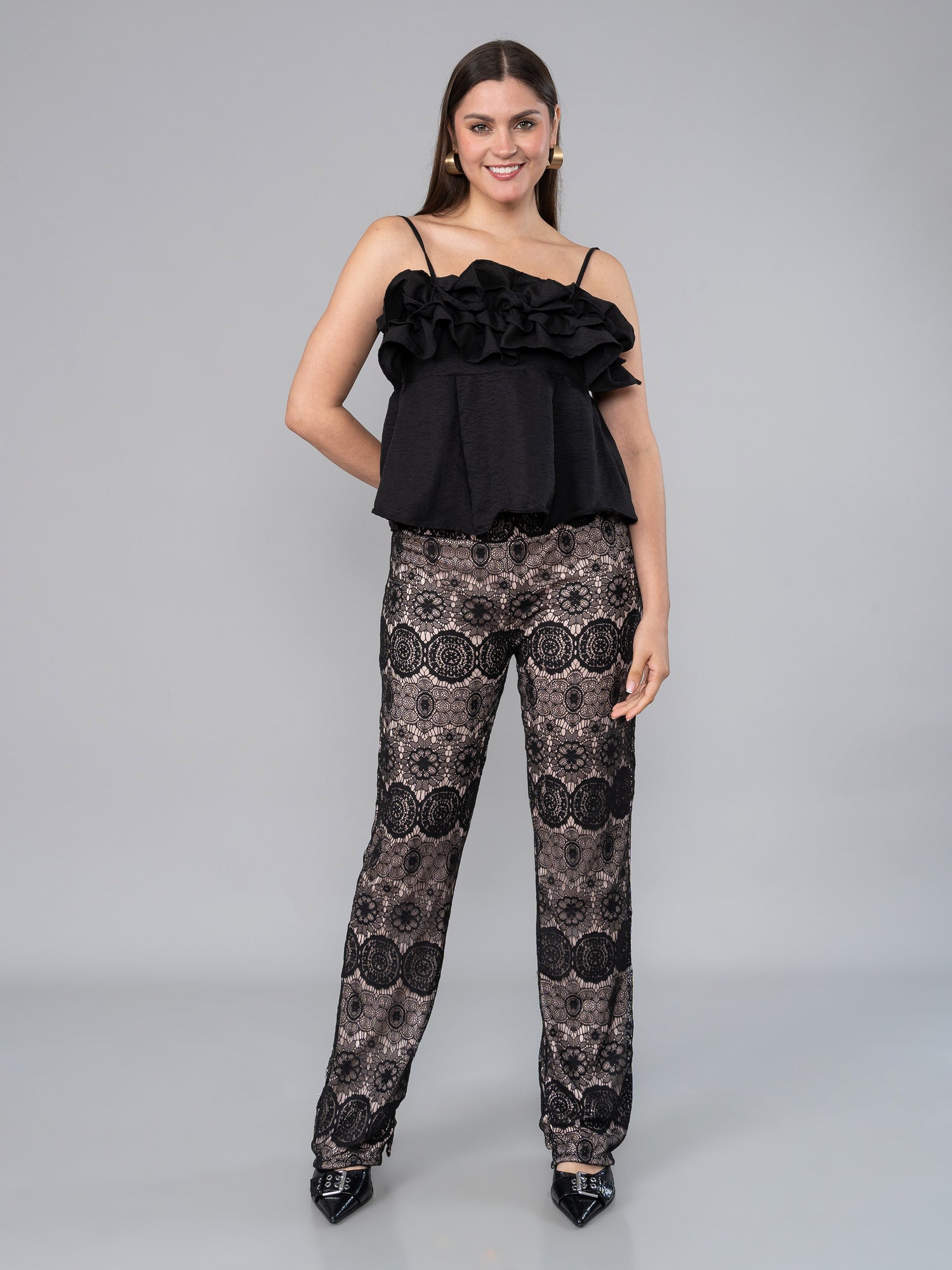 LOOK DE MUJER CON PANTALON DE MUJER NEGRO